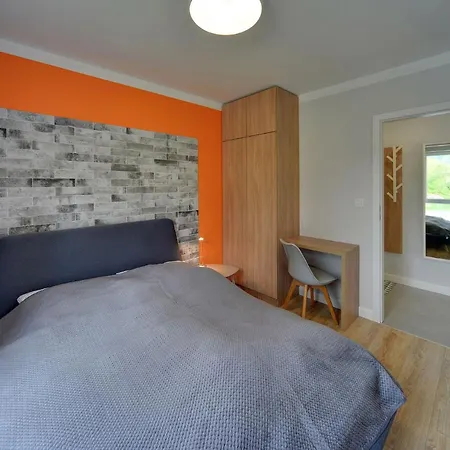 Apartment Invest Warynskiego 12 *