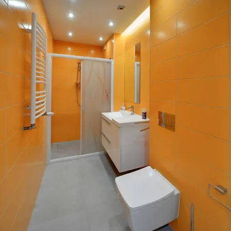 Invest Warynskiego 12 *